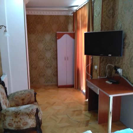 Edemi Hotel Kutaisi Ngoại thất bức ảnh