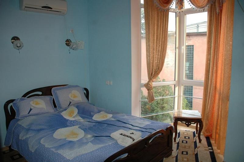 Edemi Hotel Kutaisi Phòng bức ảnh