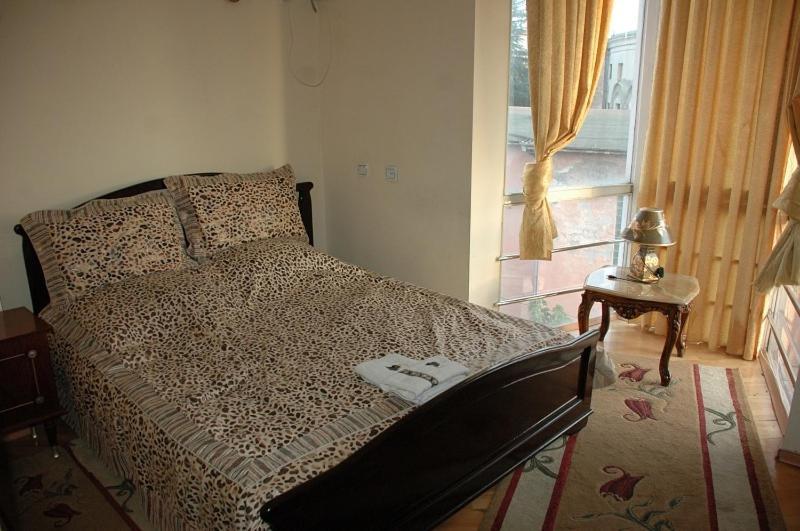 Edemi Hotel Kutaisi Ngoại thất bức ảnh