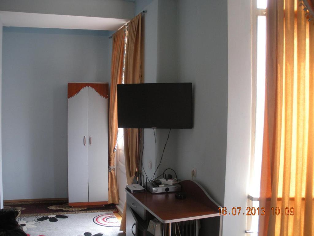 Edemi Hotel Kutaisi Ngoại thất bức ảnh