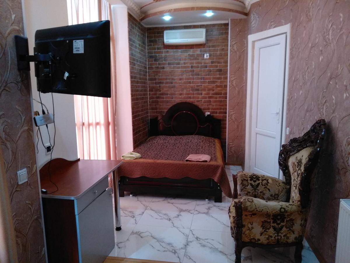 Edemi Hotel Kutaisi Ngoại thất bức ảnh