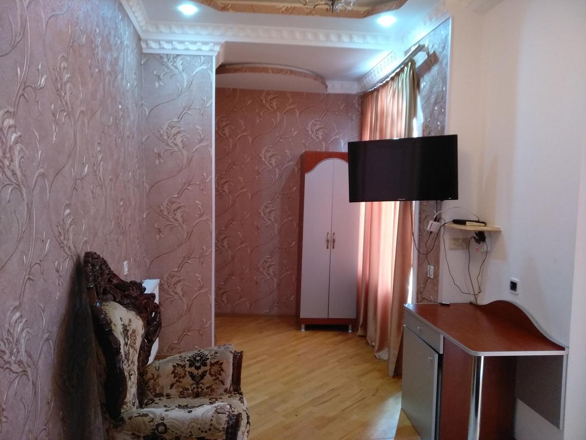 Edemi Hotel Kutaisi Ngoại thất bức ảnh